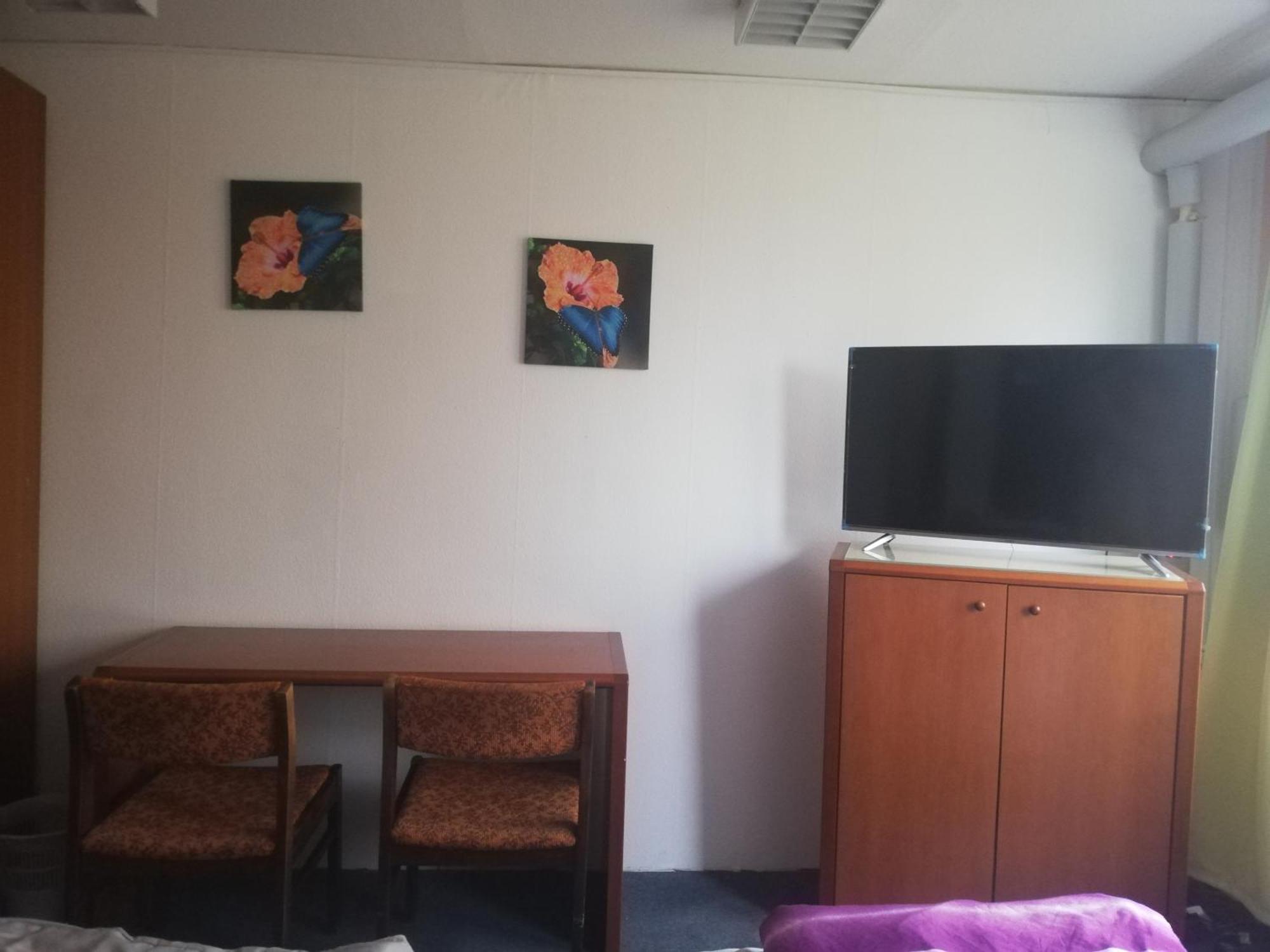 Tws Pension An Der B1 Магдебург Номер фото
